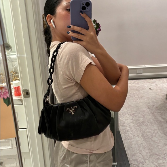 Prada vintage leather shoulder bag - Picture 2 of 6